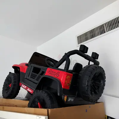 Kids motor car red color