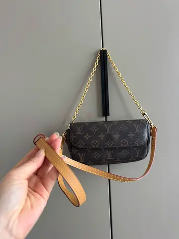 Genuine leather shoulder bag