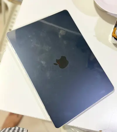 “MacBook Air M4 13” 16GB RAM 512GB SSD Midnight — Barely Used, Complete Box”