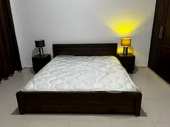 ROOM AVAILABLE WITH PRIVATE WASHROOM