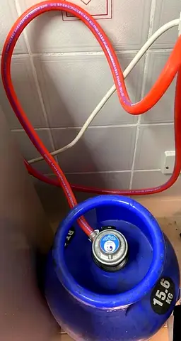 Empty Gas sylinder 15.6 KG, hose and regulator