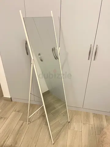Stand mirror