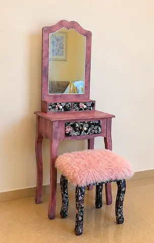 Vintage dresser