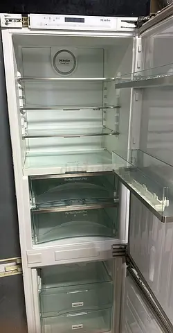 Miele built in Bottom freezer style fridge Exellent Condition