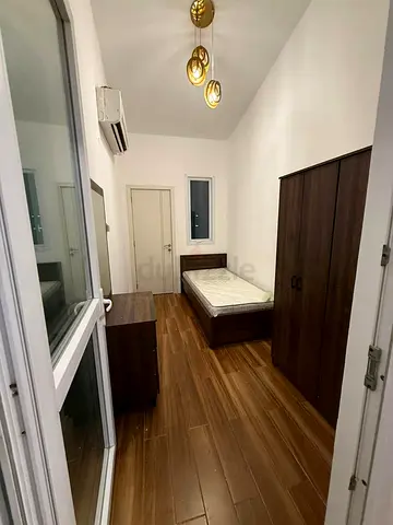 Private room with balcony available in Jvc