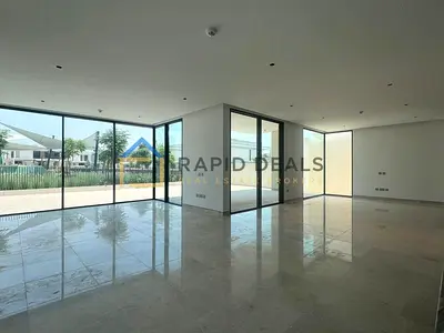 5BR+M Large Villa with Drivers Room - Facing Park