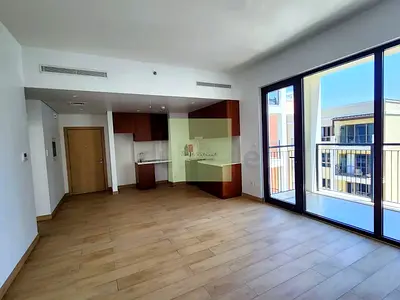 COMFY AND PERFECT SIZE 1BHK in LA RIVE. JUMEIRAH 1