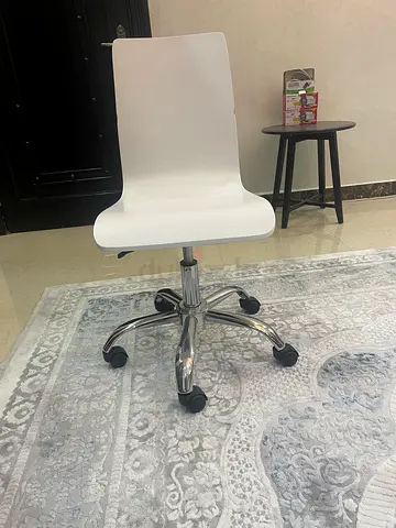 White Adjustable Office Swivel Chair — Good Condition