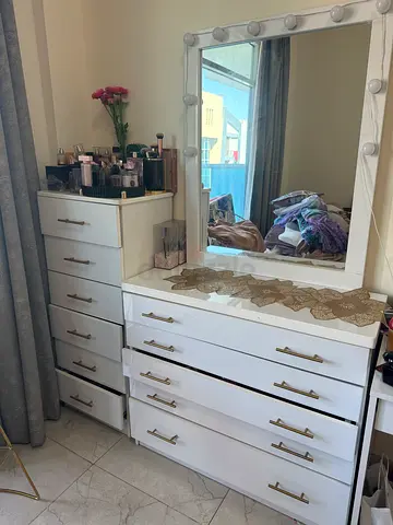 Dressing table with extra side drawers