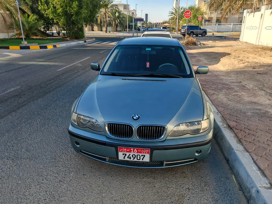 BMW 3-Series 2005 — photo 1 of 6