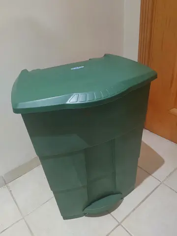Green Pedal Bin / Trash Can - Medium Size