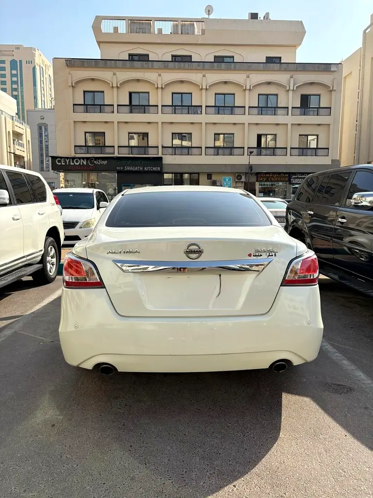 Nissan Altima 2014 — photo 1 of 8