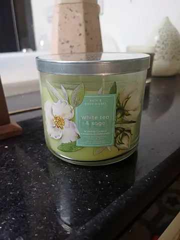 Bath and body works large candle