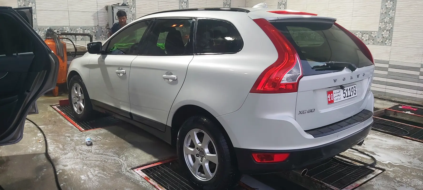 Volvo XC60 2009 — photo 1 of 5