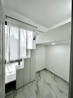 Beautiful fully closed private partition in all female apartment