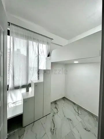 Beautiful fully closed private partition in all female apartment