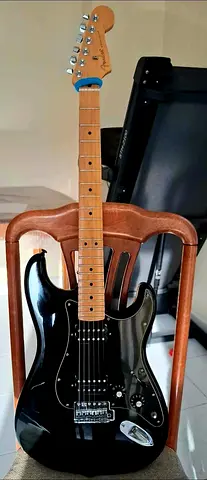 Upgarded Mexican Fender Stratocaster Blacktop Series HH