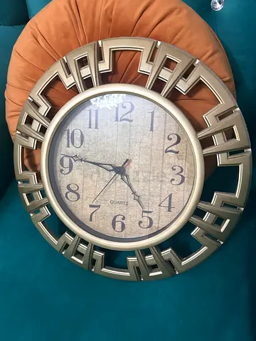 Decorative Gold Quartz Wall Clock