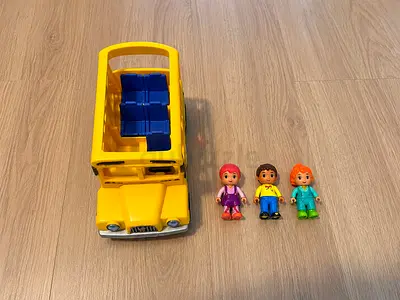 Cocomelon bus with 3 minifigures