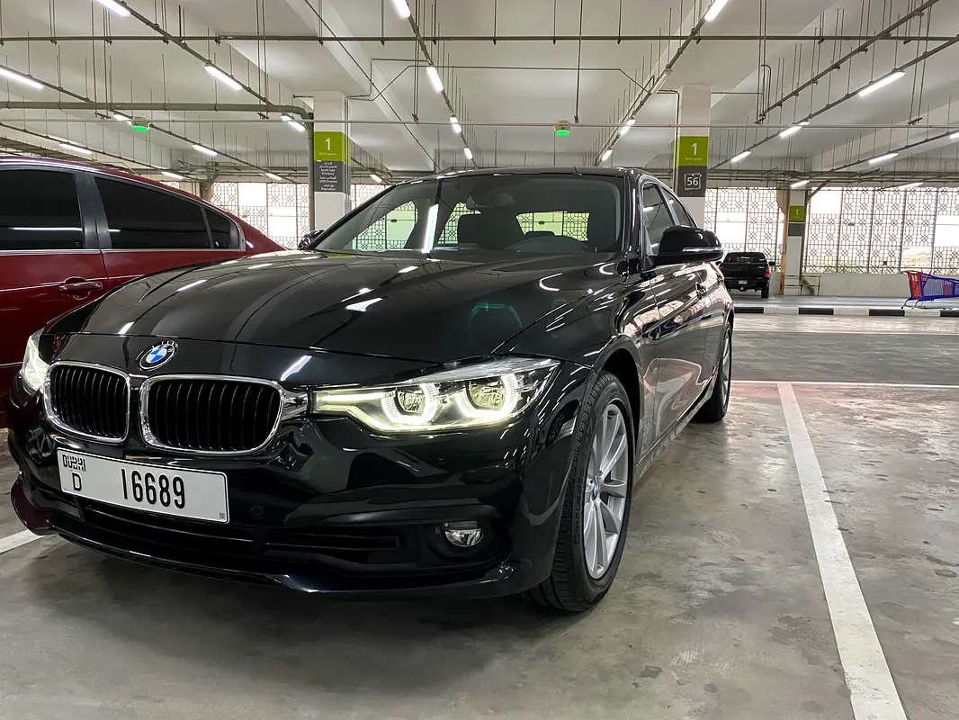BMW 3-Series 2018 — photo 1 of 9