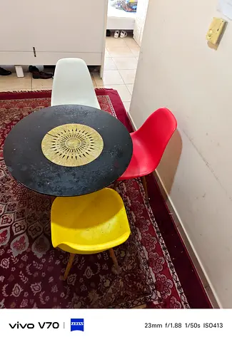 Green modern dining/desk chair with wooden legs - good condition