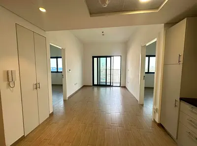 CHILLER FREE | UNFURNISHED | CLOSE TO METRO