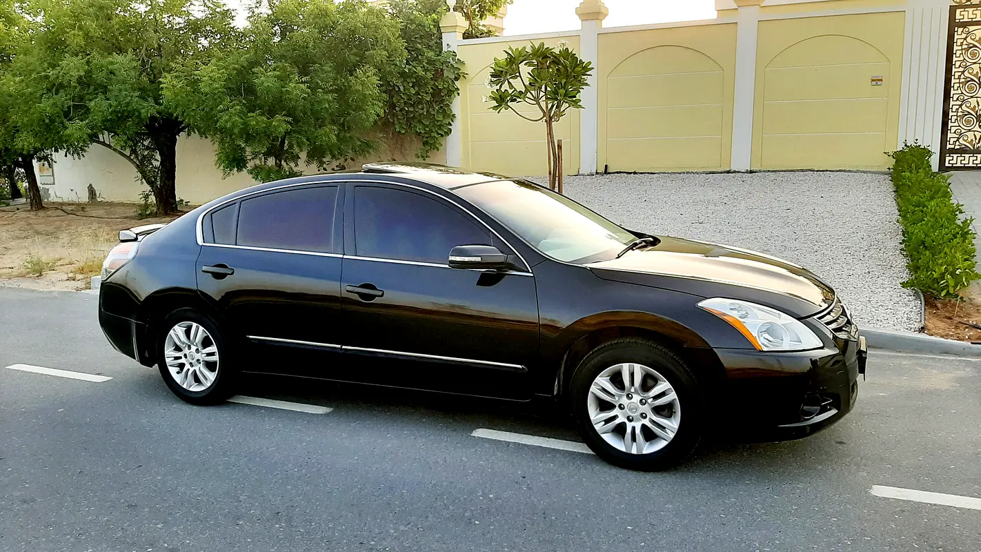 Nissan Altima 2012 — photo 1 of 14