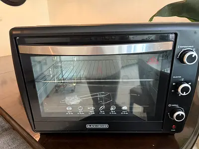 Electric oven.