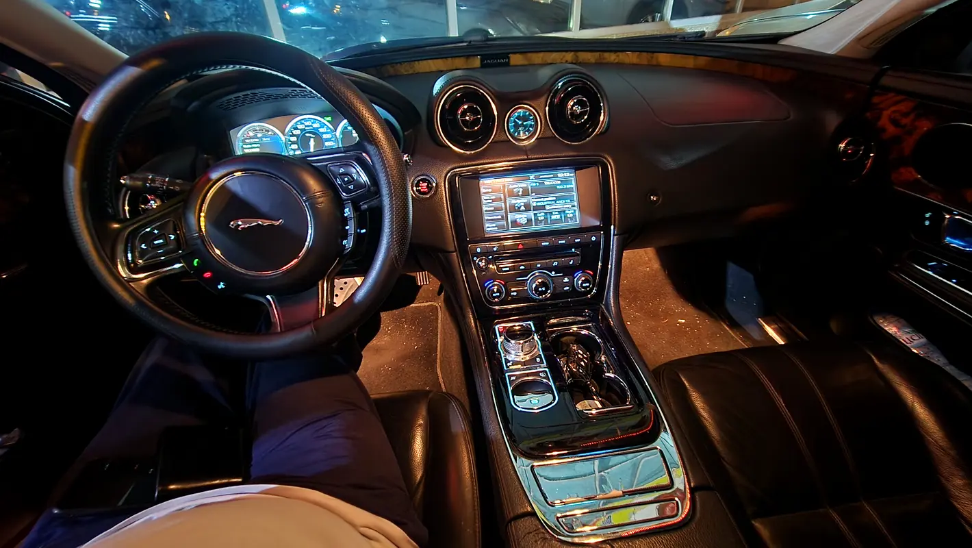 Jaguar XJ 2014 — photo 1 of 15