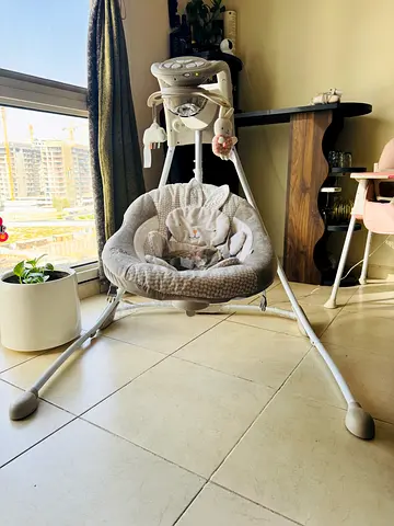 Baby electric swing with mobile and soft seat - good condition