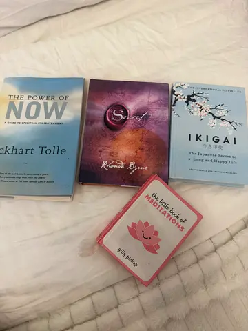 Bundle: The Power of Now, Ikigai, The Secret + Meditation Cards