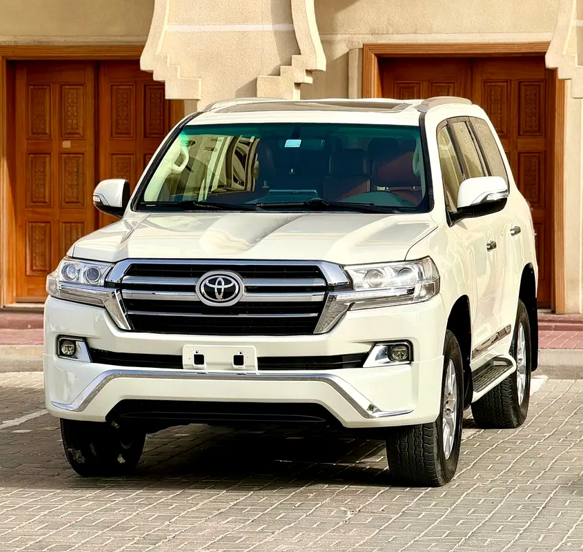 Toyota Land Cruiser 2021 — photo 1 of 14