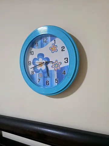Blue floral wall clock - working, battery operated