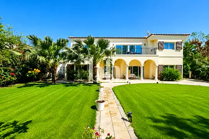 Corner Unit | Huge Plot | Close to Amenities