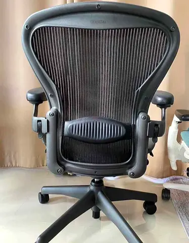 Selling herman miller Aeron chair.good condition only little use