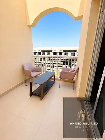 تاون هاوس مفروش بالكامل للايجار السنوي في منطقة الزاهية أب تاون, 3 غرف نوم, حديقة, بلكونة, مساحة واسعة, 2 باركينج خاص, غرفة تخزين, موقع مميز, سعر مميز
