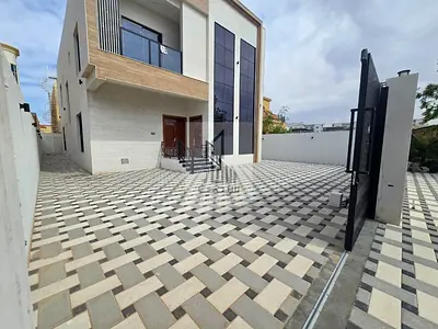 Modern 5-bedroom villa with no annual fees
