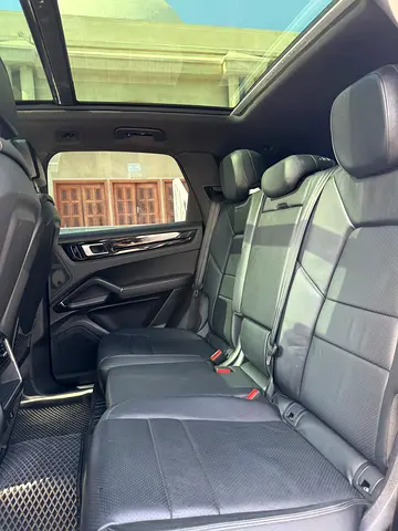 صورة 9 لـ 2020 Porsche CAYENNE
