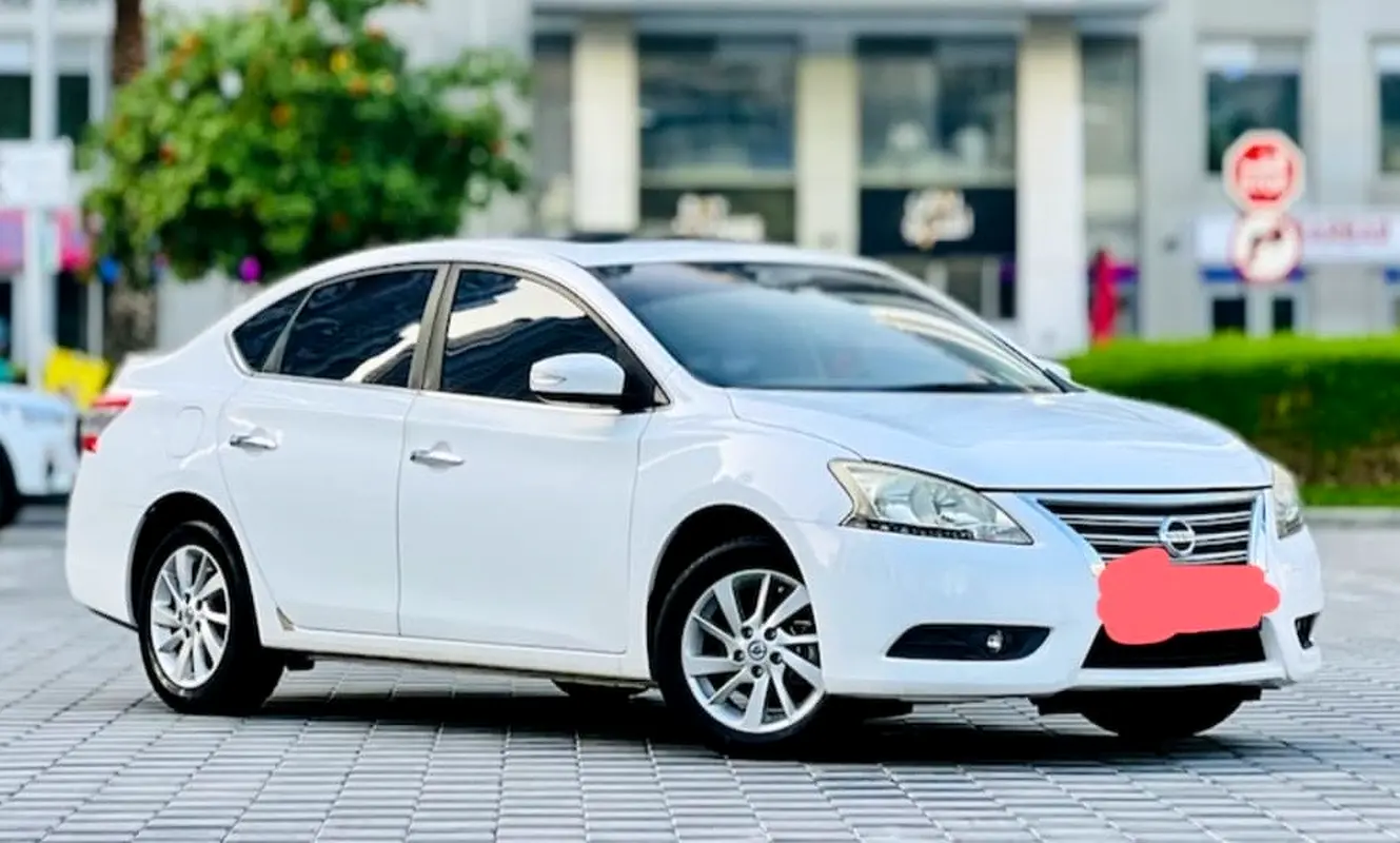 Nissan Sentra 2015 — photo 1 of 12