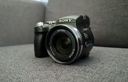 Sony Cyber-shot Bridge Camera with Carl Zeiss Lens - Good Condition