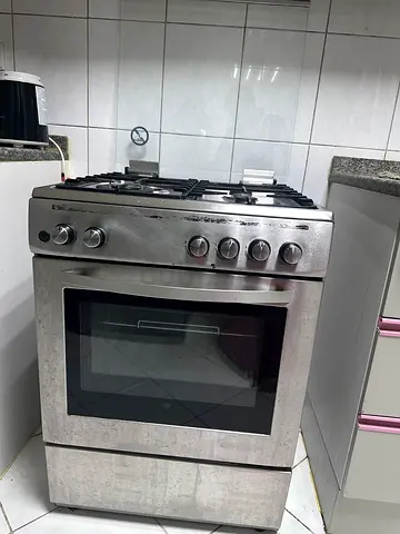 Stainless Steel Freestanding Gas Oven with 4 Burners - Good Condition