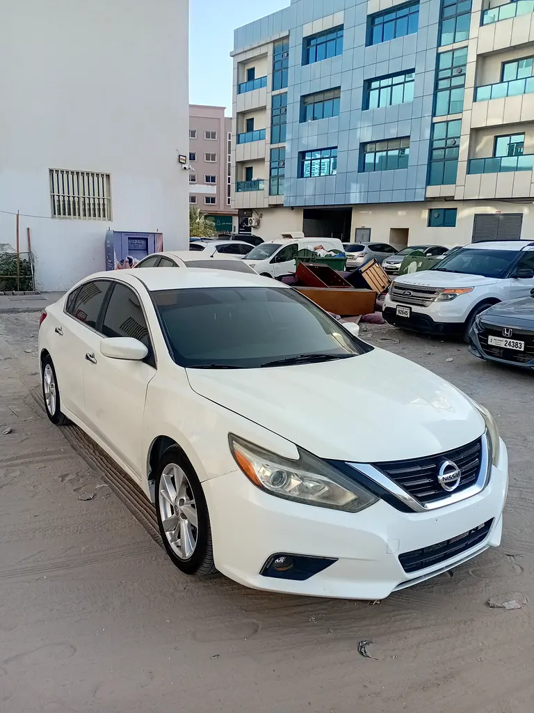 Nissan Altima 2017 — photo 1 of 9