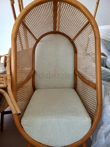 Wicker Egg-Shape Rattan Lounge Chair with Cushioned Seat