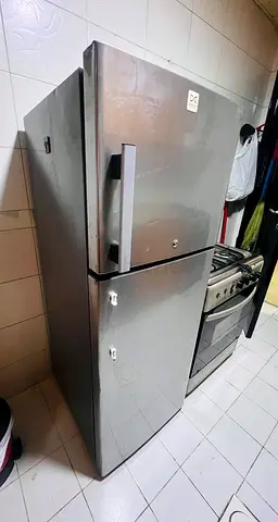 Used double-door fridge freezer (top freezer) - Very good working condition