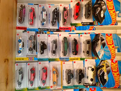 Lot of 45 Hot Wheels cars (Porsche- new in card (assorted models) ALL PORSCHE