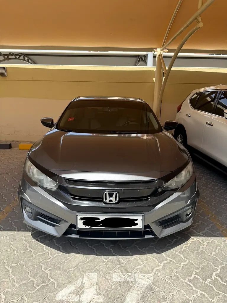 Honda Civic 2018 — photo 1 of 4