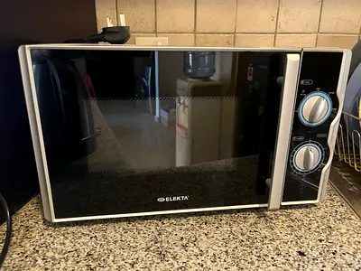 Elekta countertop microwave oven - compact, working condition