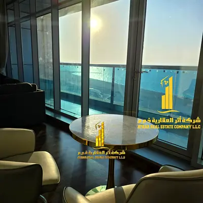 لراغبي الفخامة شقة فاخرة للايجار الشهري ثلاث غرف نوم وصالة باطلالة بحرية مميزة مفروشة بالكامل باثاث فندقي راق جدا مع مطبخ مجهز بالكامل بأحدث الاجهزة
