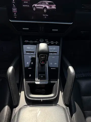 صورة 10 لـ 2020 Porsche CAYENNE