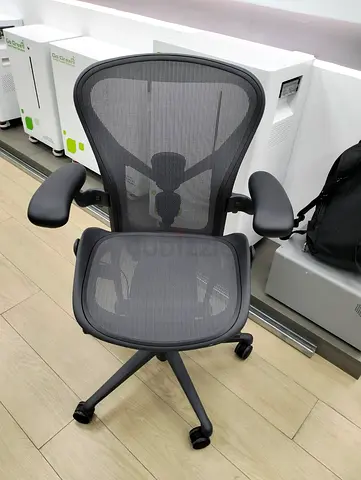For selling Herman Miller remastered chair.size C good condition only little use